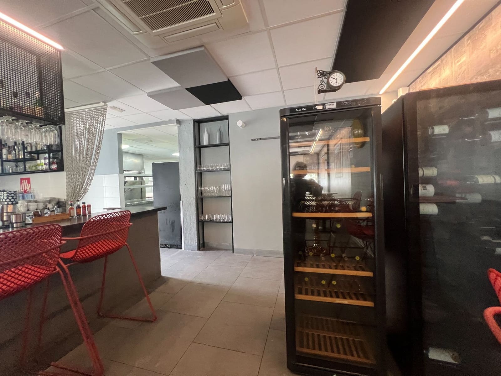 Commercial for rent in Alicante / Alacant city - € 1,095 (Ref: 9842628)