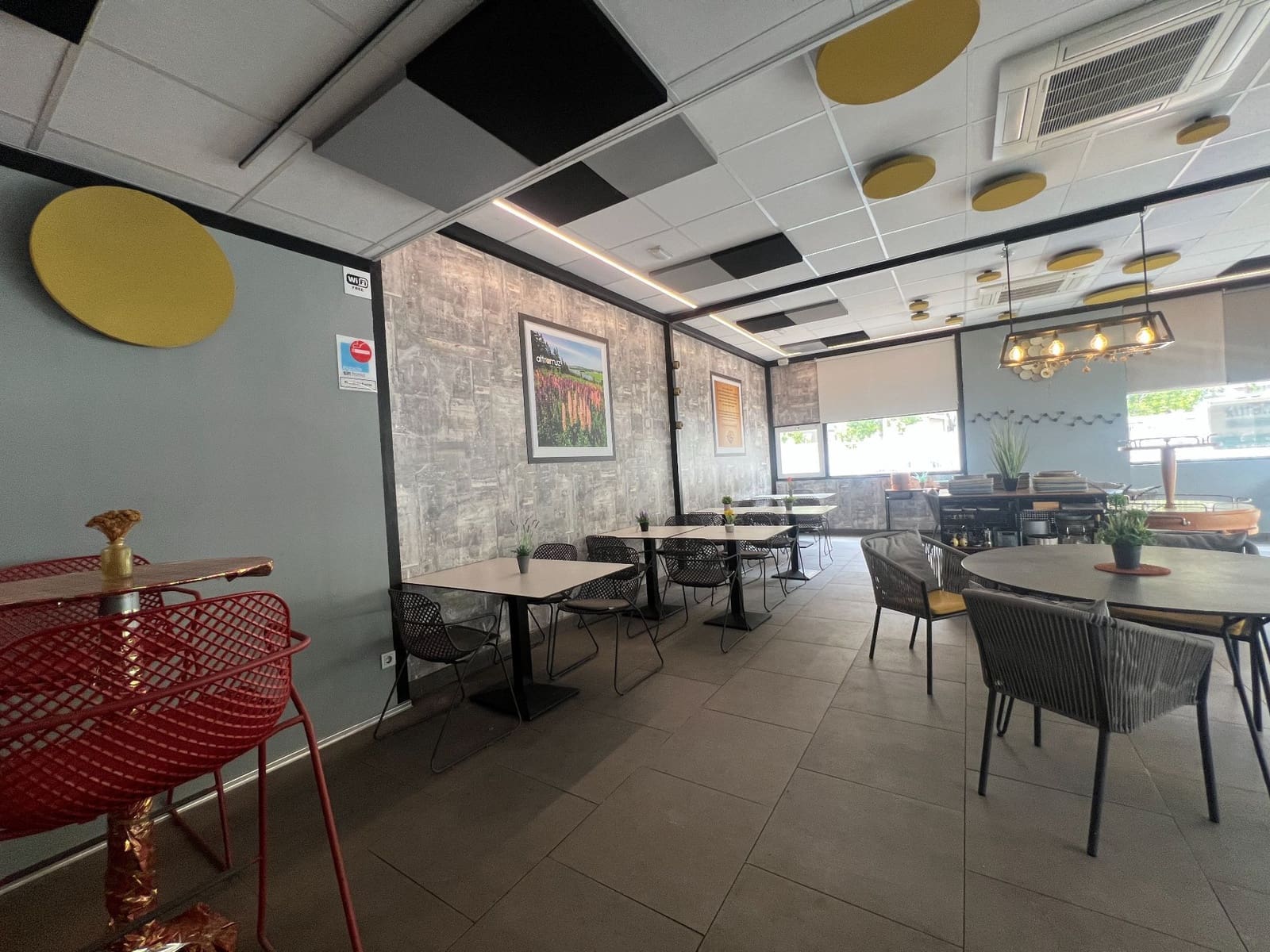 Commercial for rent in Alicante / Alacant city - € 1,095 (Ref: 9842628)
