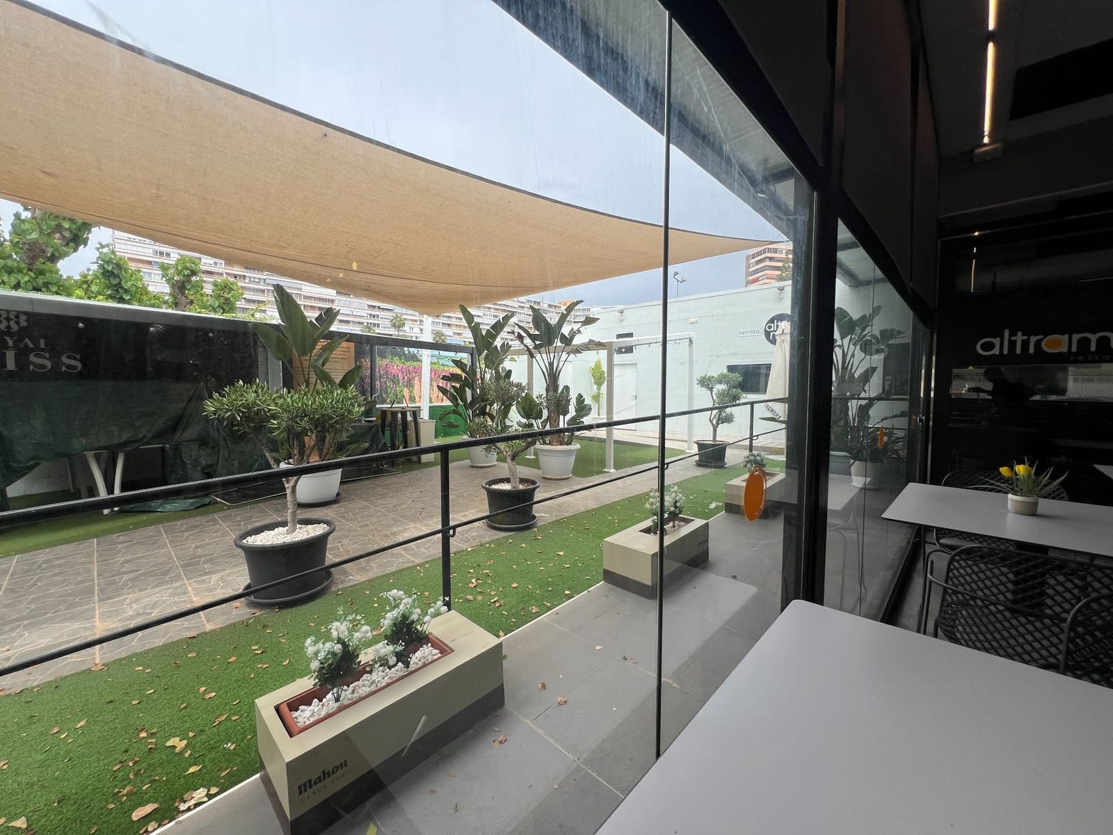 Commercial for rent in Alicante / Alacant city - € 1,095 (Ref: 9842628)