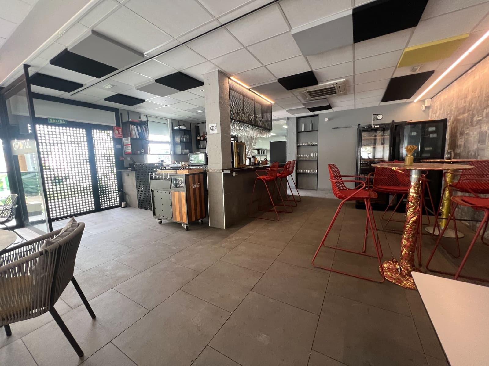 Commercial for rent in Alicante / Alacant city - € 1,095 (Ref: 9842628)