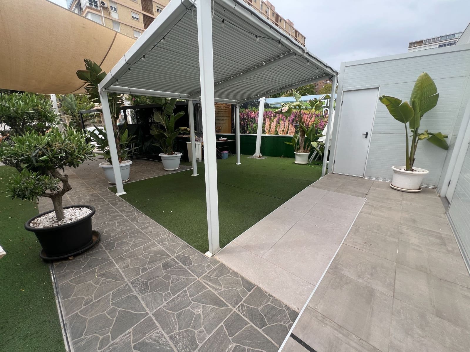 Commercial for rent in Alicante / Alacant city - € 1,095 (Ref: 9842628)