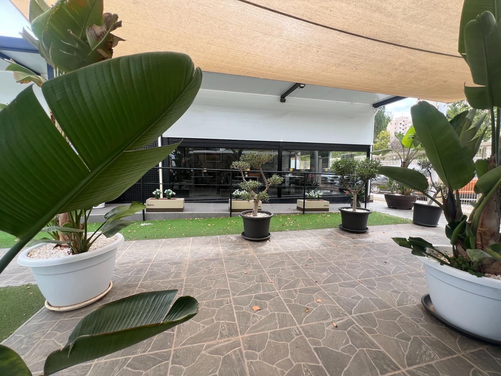 Commercial for rent in Alicante / Alacant city - € 1,095 (Ref: 9842628)
