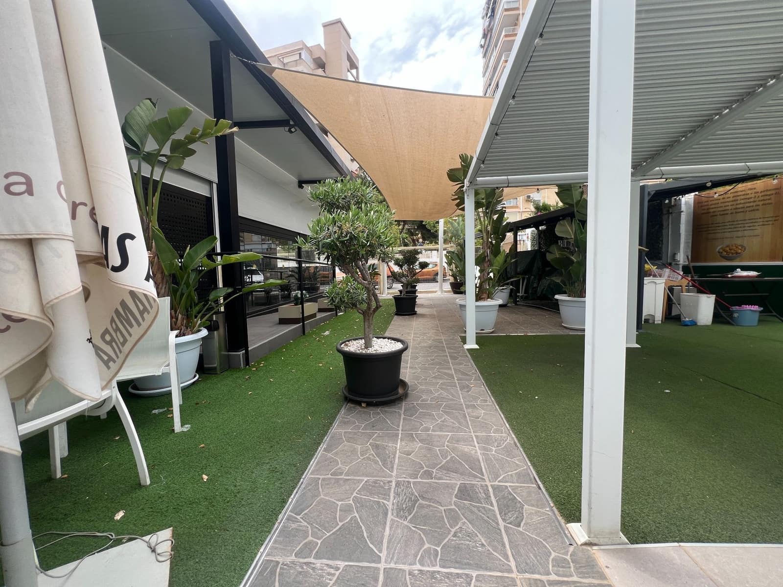 Commercial for rent in Alicante / Alacant city - € 1,095 (Ref: 9842628)
