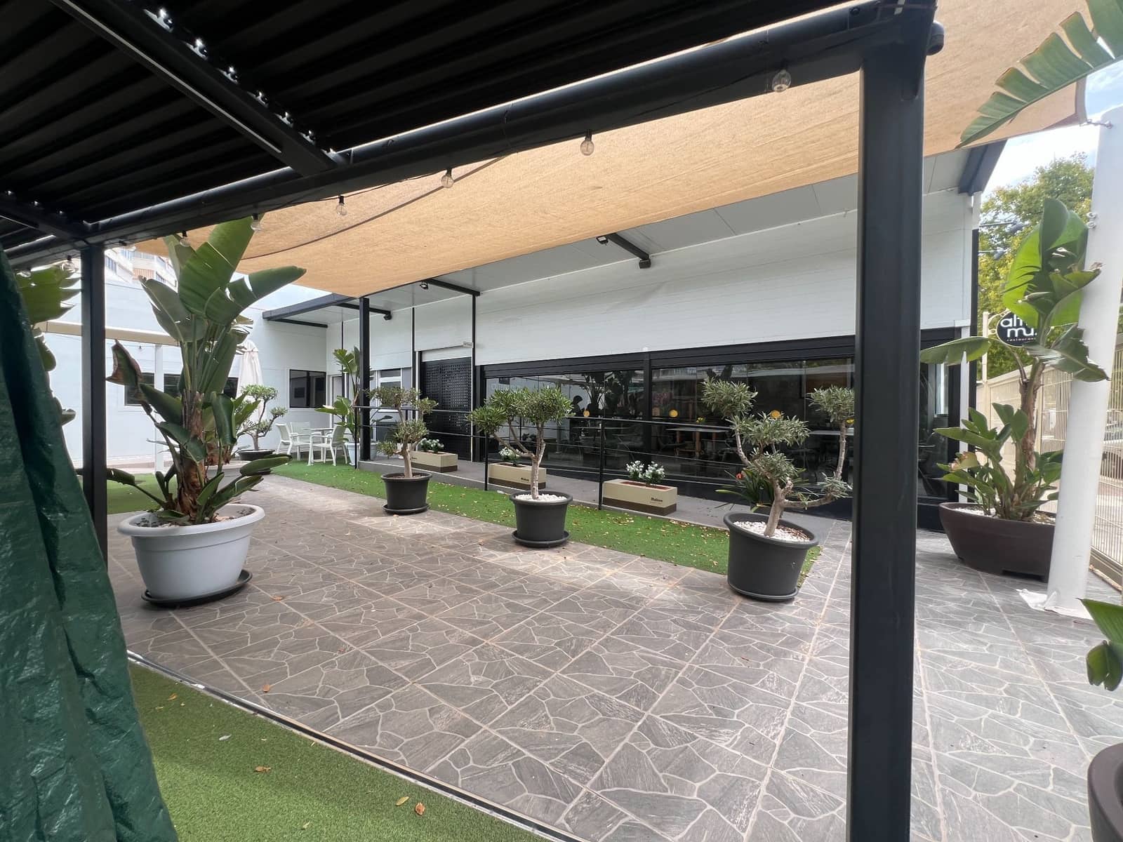Commercial for rent in Alicante / Alacant city - € 1,095 (Ref: 9842628)