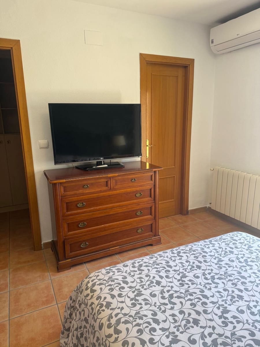 4 bedroom Semi-detached Villa for rent in Alicante / Alacant city with pool garage - € 2,300 (Ref: 9842629)