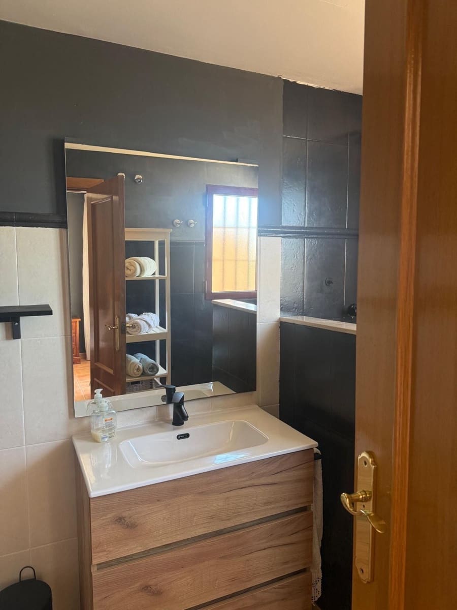 4 bedroom Semi-detached Villa for rent in Alicante / Alacant city with pool garage - € 2,300 (Ref: 9842629)