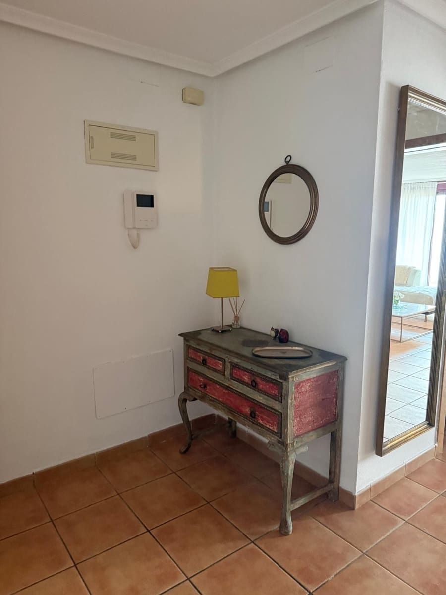 4 bedroom Semi-detached Villa for rent in Alicante / Alacant city with pool garage - € 2,300 (Ref: 9842629)