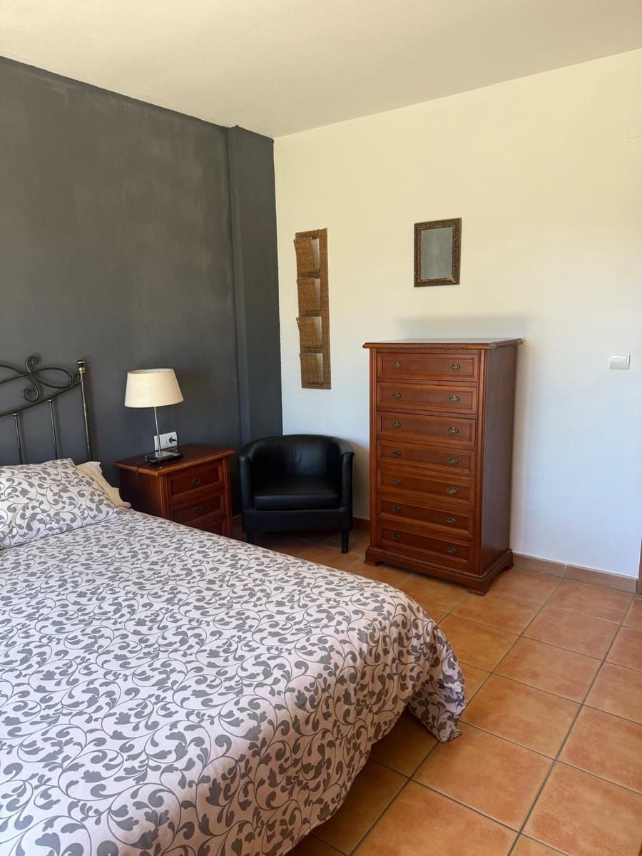 4 bedroom Semi-detached Villa for rent in Alicante / Alacant city with pool garage - € 2,300 (Ref: 9842629)
