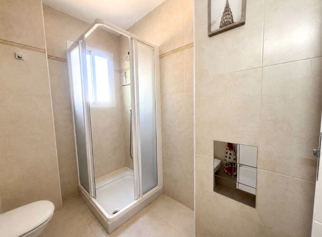 2 slaapkamer Flat te koop in Alicante stad met zwembad garage - € 275.000 (Ref: 9869897)