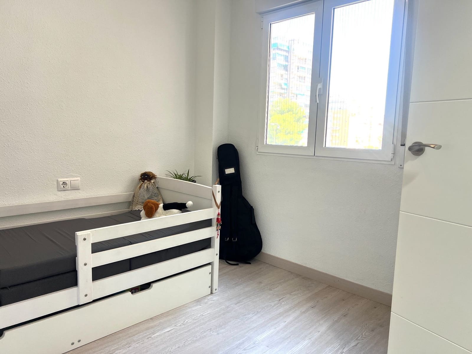 2 slaapkamer Flat te koop in Alicante stad met zwembad garage - € 275.000 (Ref: 9869897)