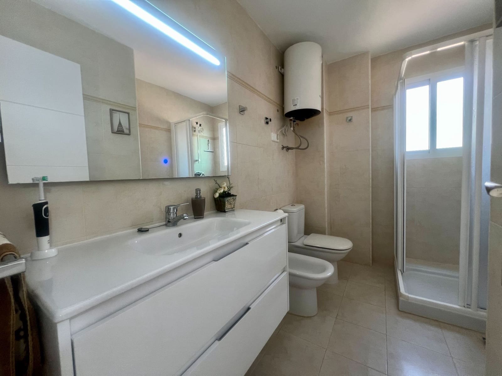 2 slaapkamer Flat te koop in Alicante stad met zwembad garage - € 275.000 (Ref: 9869897)