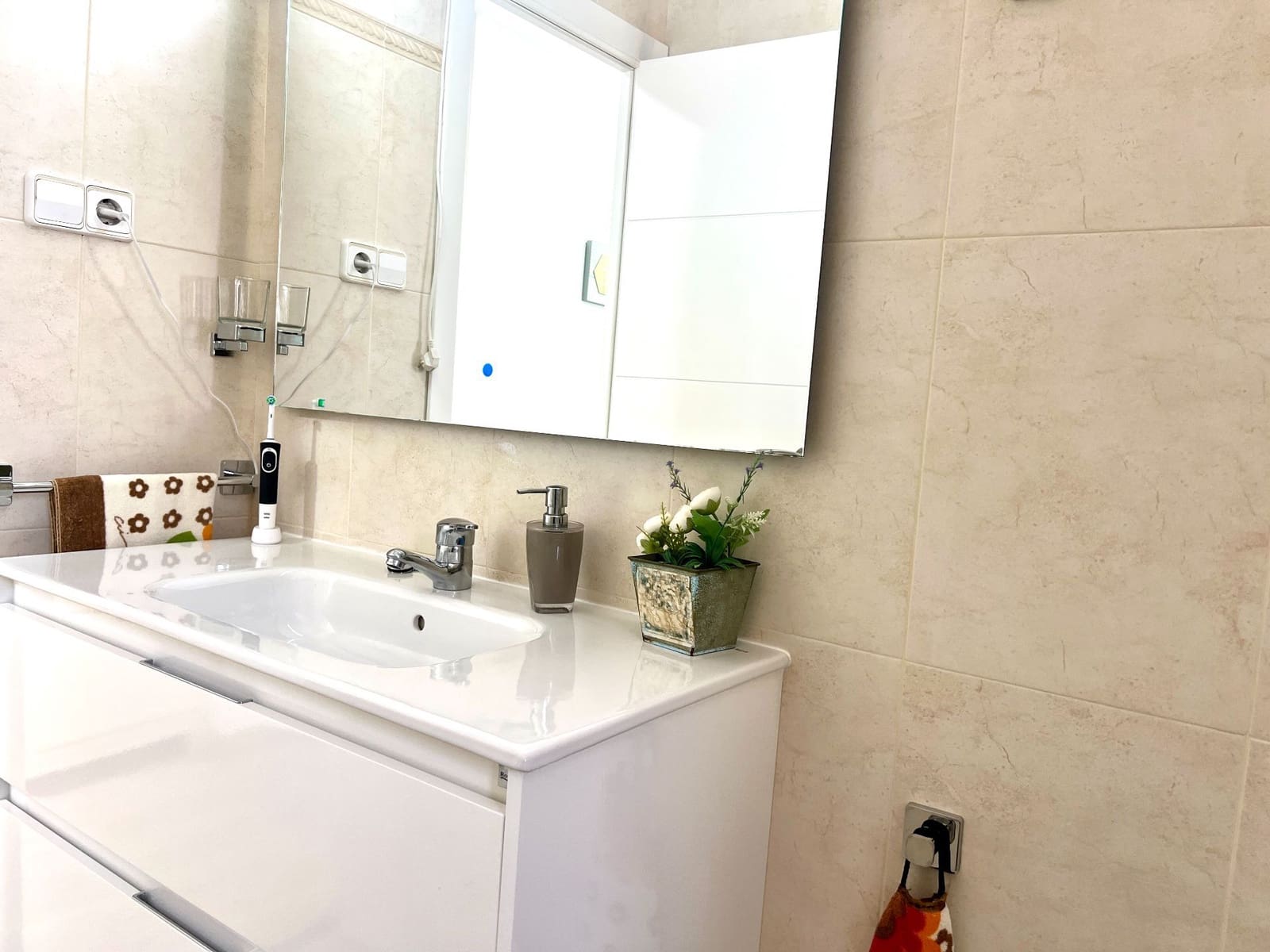 2 slaapkamer Flat te koop in Alicante stad met zwembad garage - € 275.000 (Ref: 9869897)