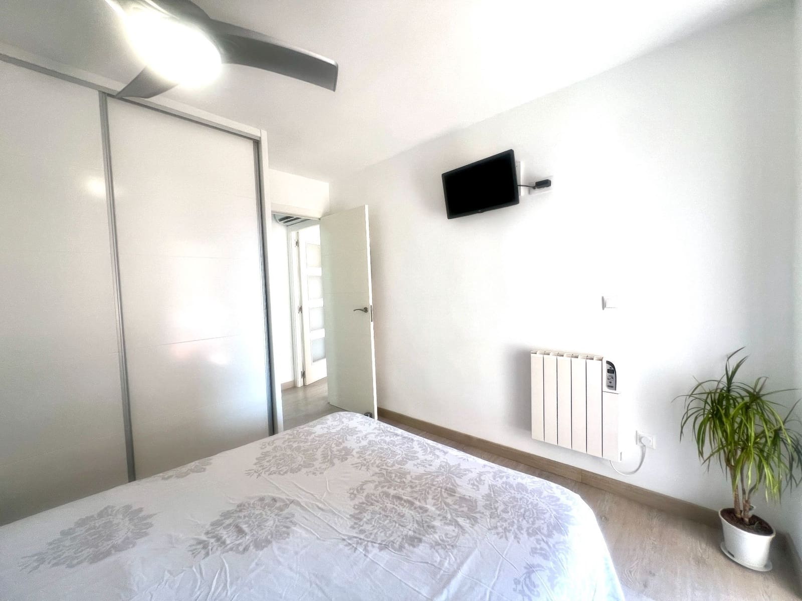 2 slaapkamer Flat te koop in Alicante stad met zwembad garage - € 275.000 (Ref: 9869897)