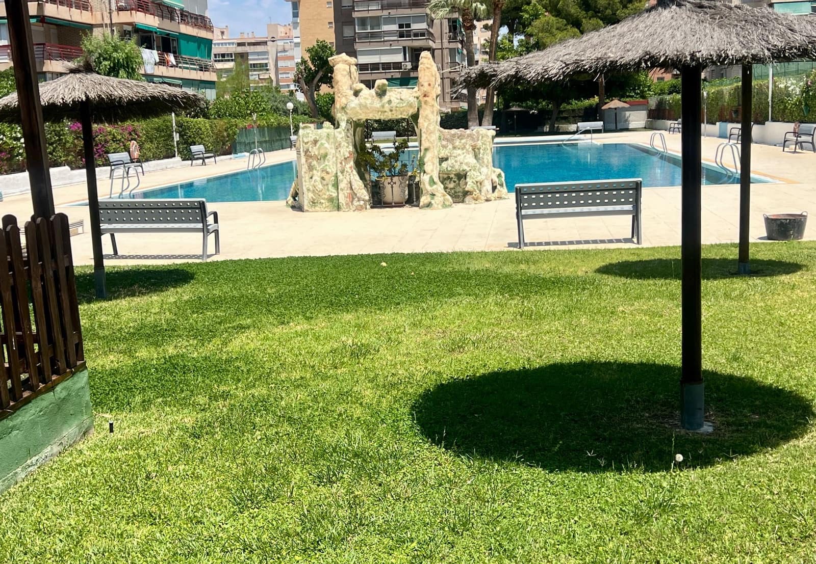 2 slaapkamer Flat te koop in Alicante stad met zwembad garage - € 275.000 (Ref: 9869897)