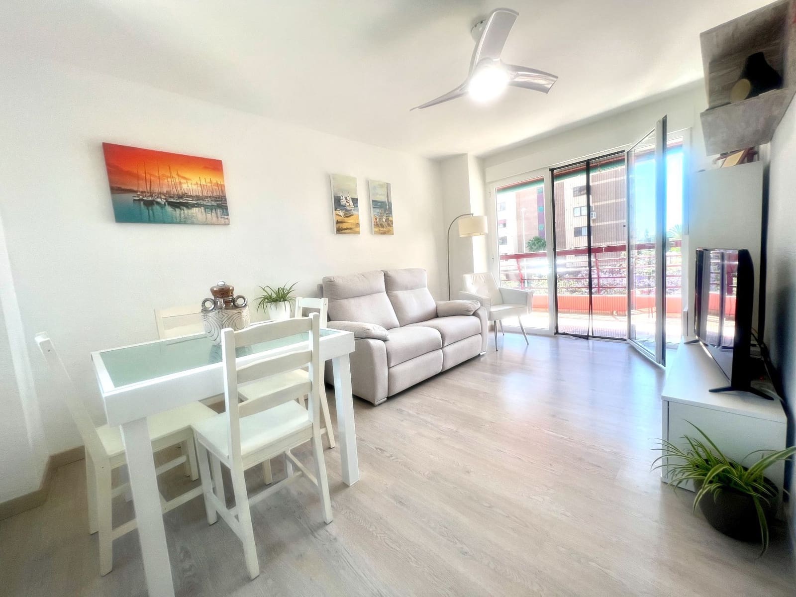 2 slaapkamer Flat te koop in Alicante stad met zwembad garage - € 275.000 (Ref: 9869897)