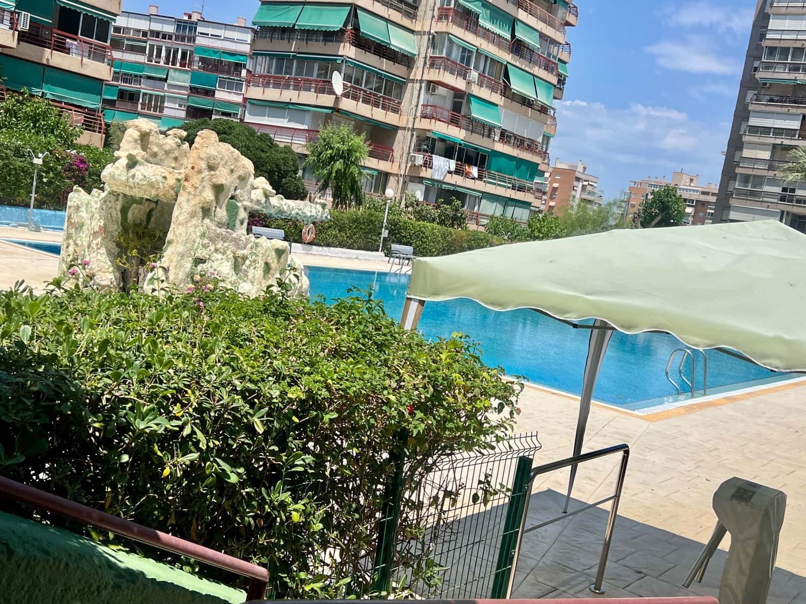 2 slaapkamer Flat te koop in Alicante stad met zwembad garage - € 275.000 (Ref: 9869897)