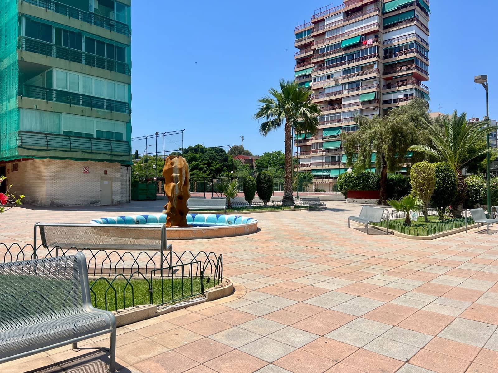 2 slaapkamer Flat te koop in Alicante stad met zwembad garage - € 275.000 (Ref: 9869897)