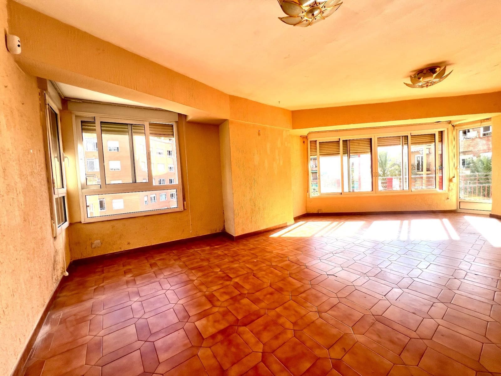 3 sovrum Lägenhet till salu i Alicante stad - 198 000 € (Ref: 9900185)