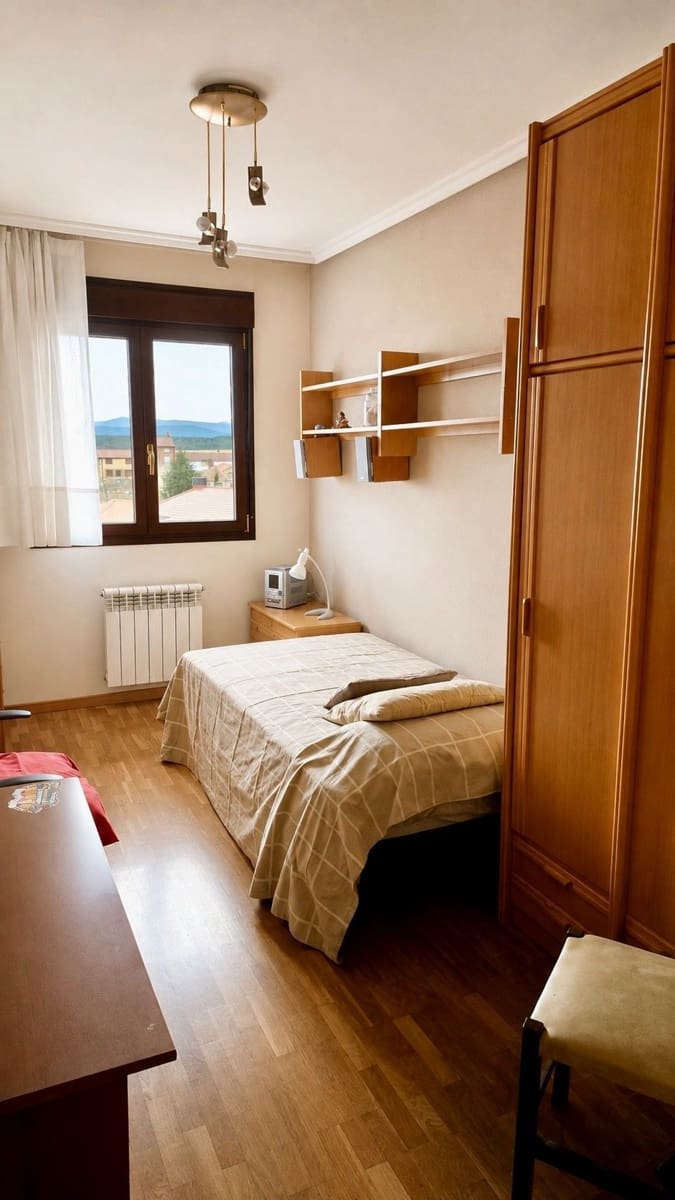 3 soveværelse Lejlighed til leje i Cabrejas del Pinar - € 1.000 (Ref: 9998120)