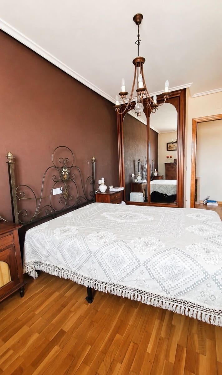 3 soveværelse Lejlighed til leje i Cabrejas del Pinar - € 1.000 (Ref: 9998120)
