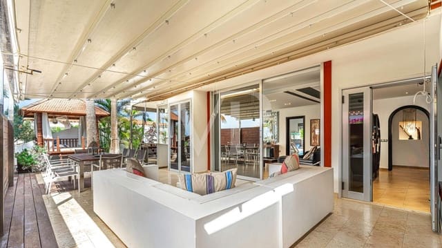 3 slaapkamer Huis te koop in Costa del Silencio, Arona met zwembad - € 670.000 (Ref: 10010350)
