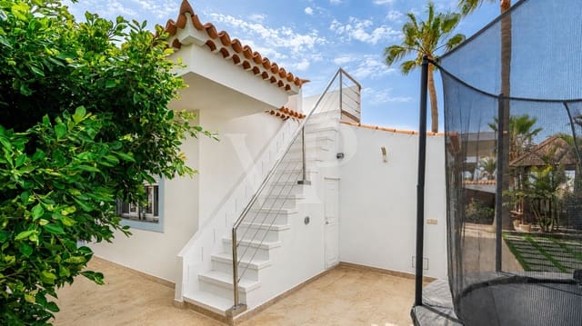 3 slaapkamer Huis te koop in Costa del Silencio, Arona met zwembad - € 670.000 (Ref: 10010350)