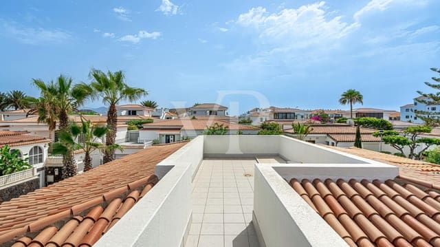 3 slaapkamer Huis te koop in Costa del Silencio, Arona met zwembad - € 670.000 (Ref: 10010350)