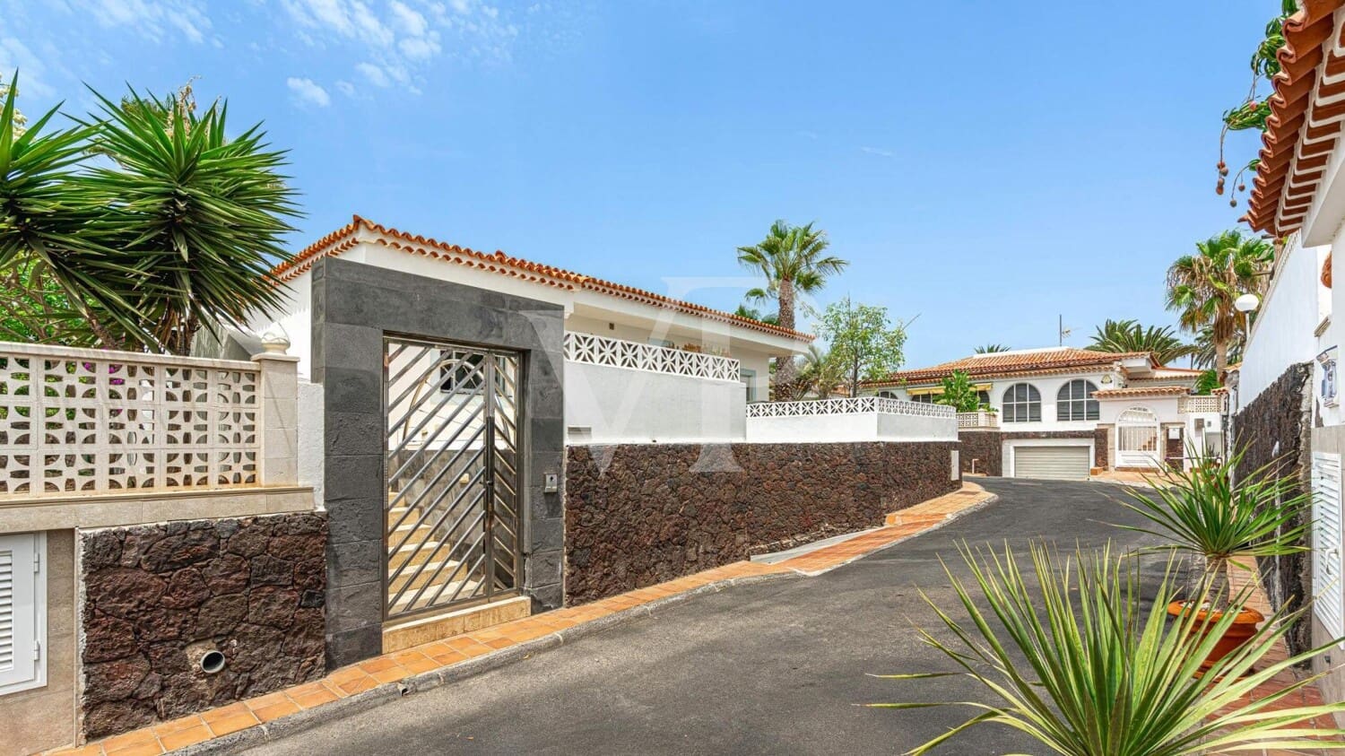 3 slaapkamer Huis te koop in Costa del Silencio met zwembad - € 670.000 (Ref: 10010350)
