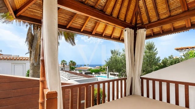 3 slaapkamer Huis te koop in Costa del Silencio, Arona met zwembad - € 670.000 (Ref: 10010350)