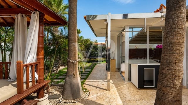 3 slaapkamer Huis te koop in Costa del Silencio, Arona met zwembad - € 670.000 (Ref: 10010350)