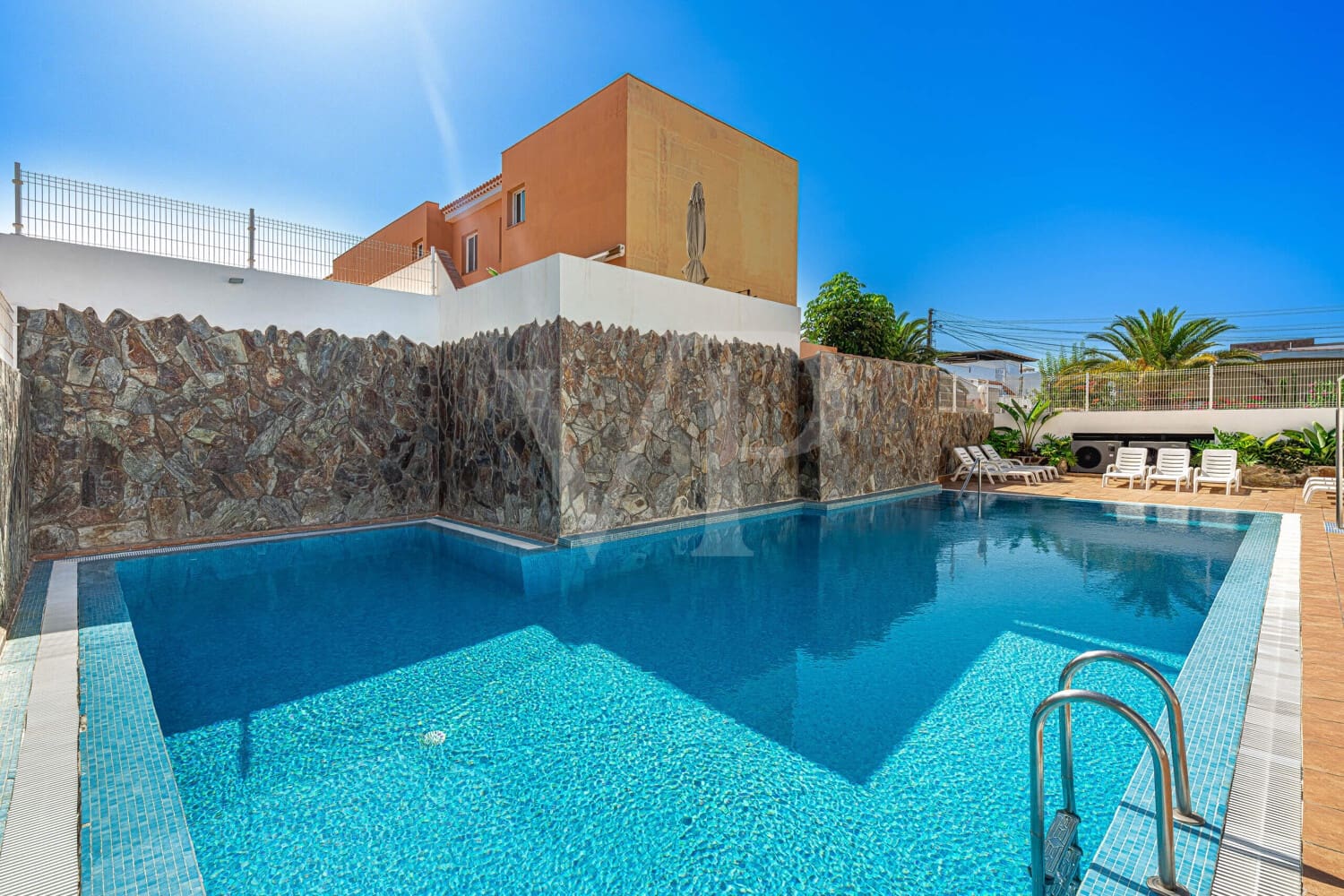 2 soveværelse Rækkehus til salg i Palm-Mar med swimmingpool - € 650.000 (Ref: 10030091)