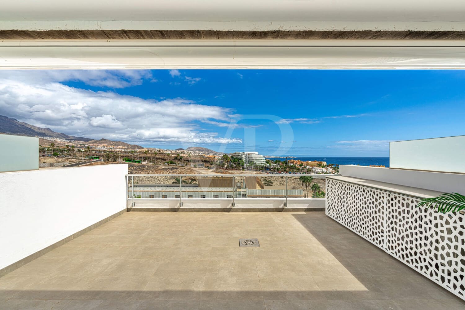 2 slaapkamer Penthouse te koop in La Caleta Adeje met zwembad - € 1.590.000 (Ref: 10048796)