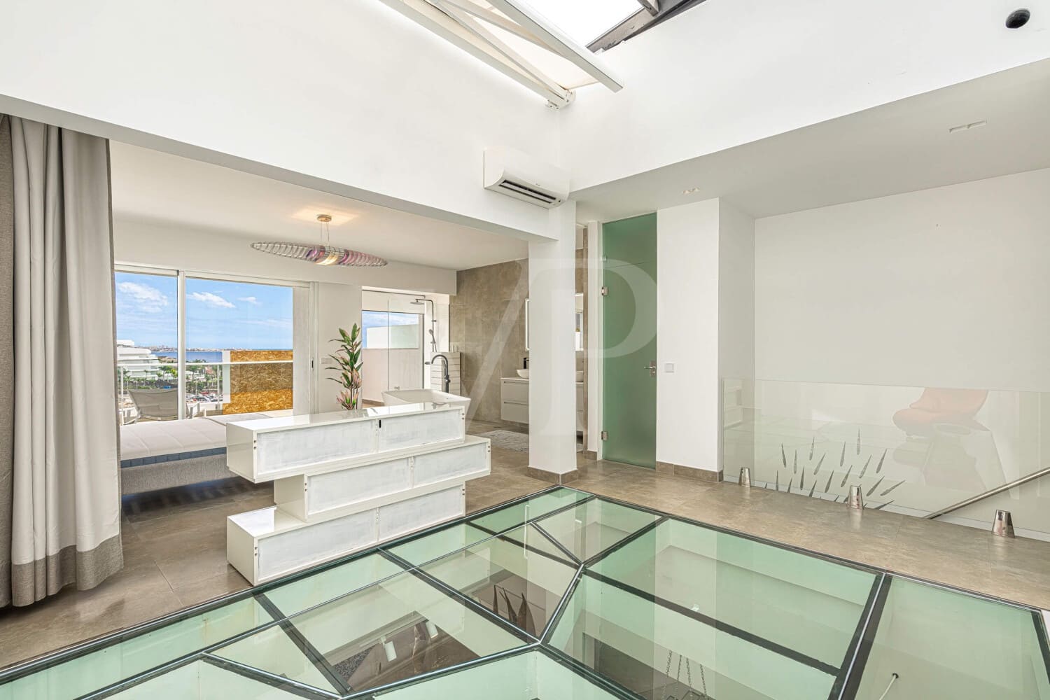2 slaapkamer Penthouse te koop in La Caleta Adeje met zwembad - € 1.590.000 (Ref: 10048796)