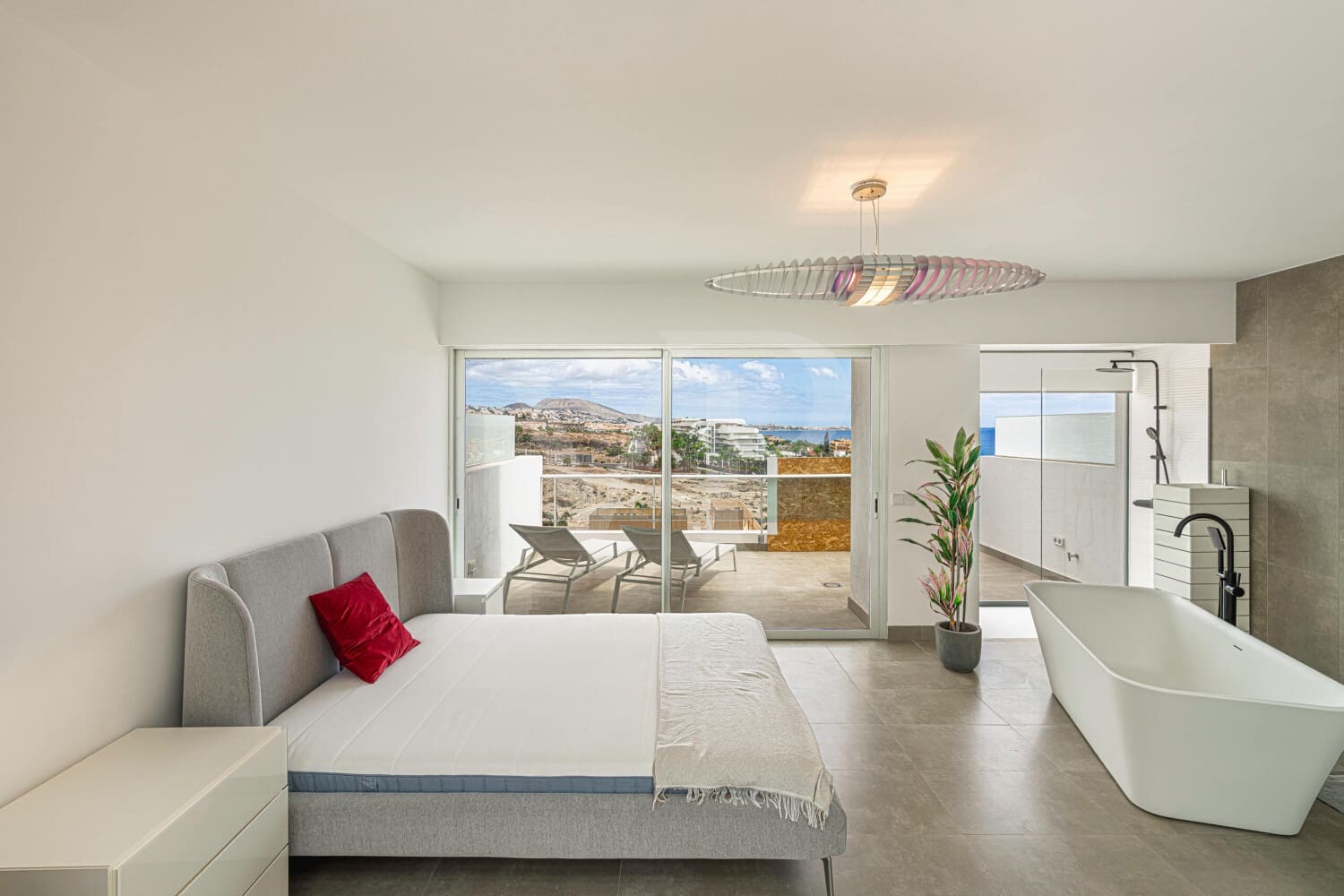 2 slaapkamer Penthouse te koop in La Caleta Adeje met zwembad - € 1.590.000 (Ref: 10048796)