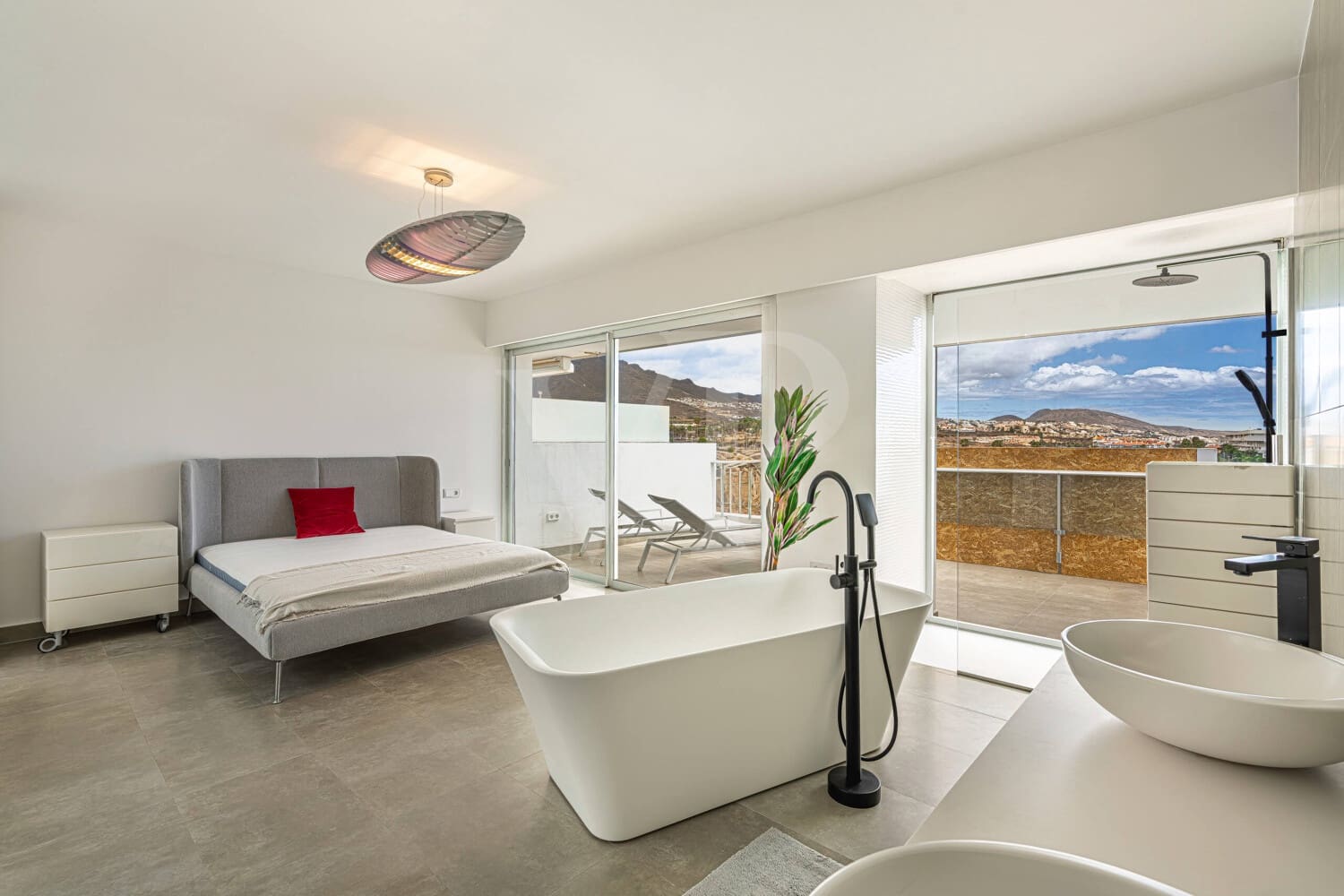 2 slaapkamer Penthouse te koop in La Caleta Adeje met zwembad - € 1.590.000 (Ref: 10048796)