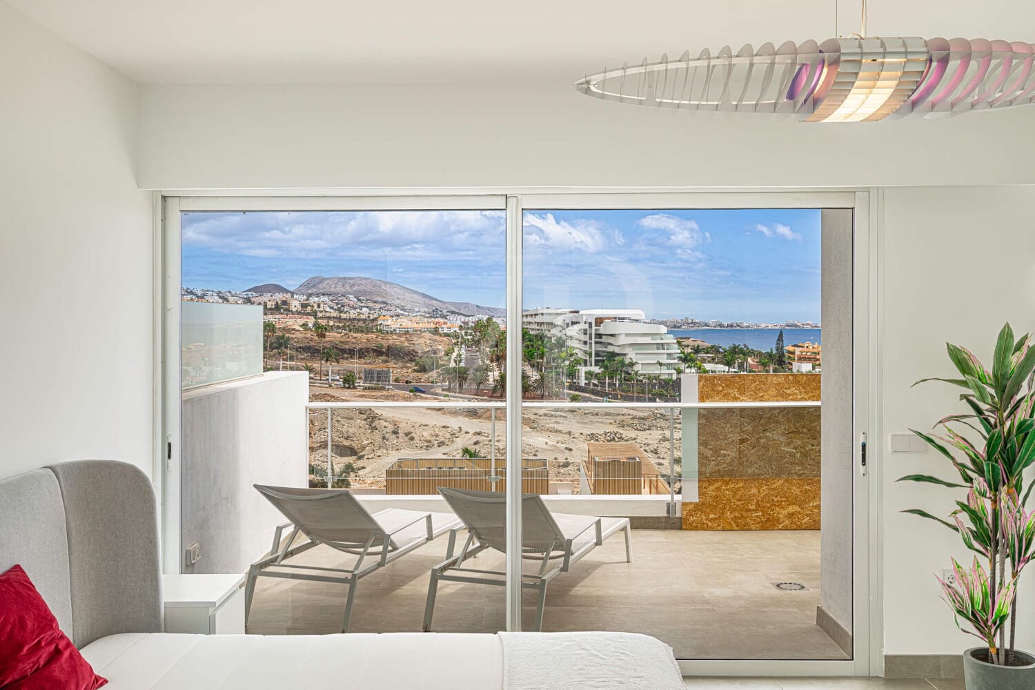 2 slaapkamer Penthouse te koop in La Caleta Adeje met zwembad - € 1.590.000 (Ref: 10048796)