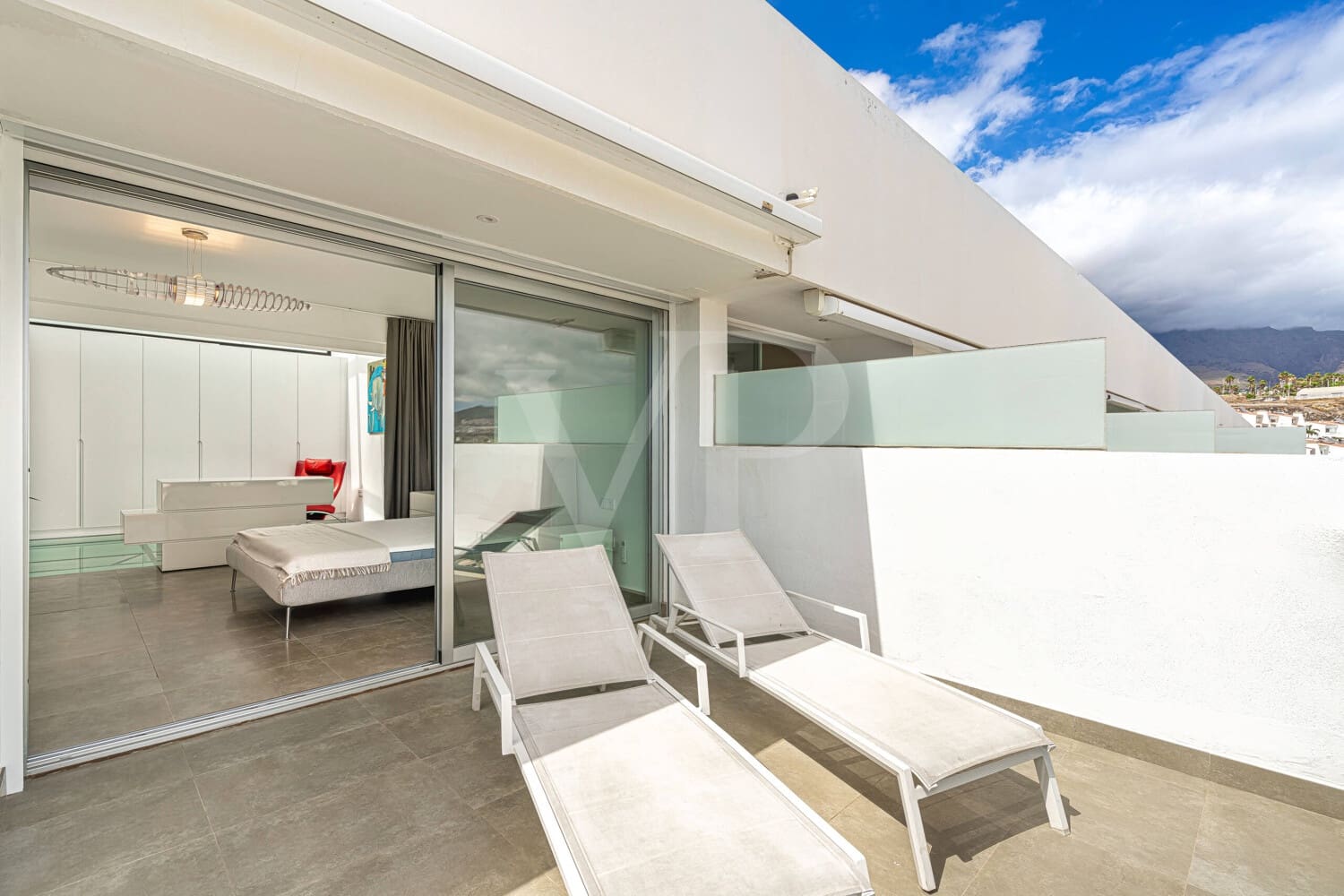 2 slaapkamer Penthouse te koop in La Caleta Adeje met zwembad - € 1.590.000 (Ref: 10048796)