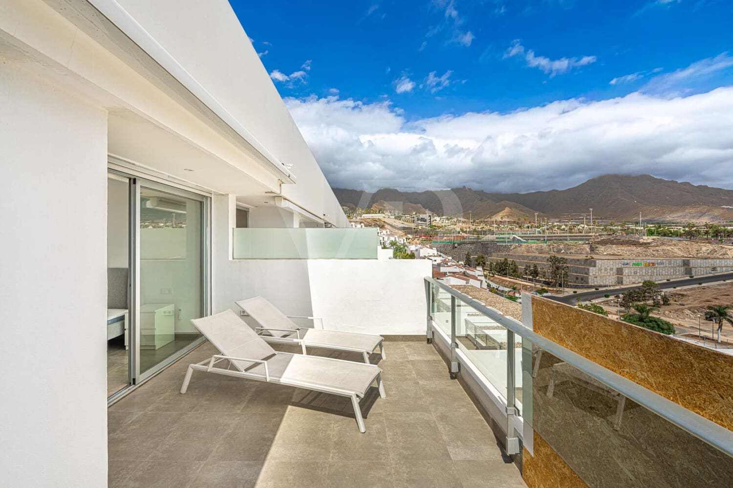 2 slaapkamer Penthouse te koop in La Caleta Adeje met zwembad - € 1.590.000 (Ref: 10048796)