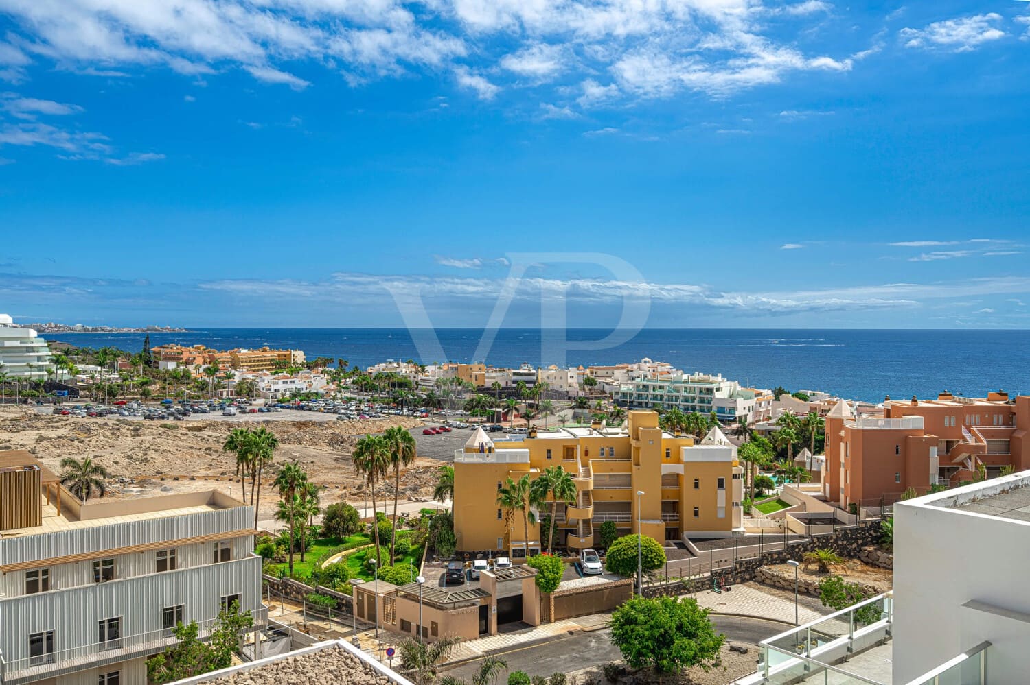 2 slaapkamer Penthouse te koop in La Caleta Adeje met zwembad - € 1.590.000 (Ref: 10048796)