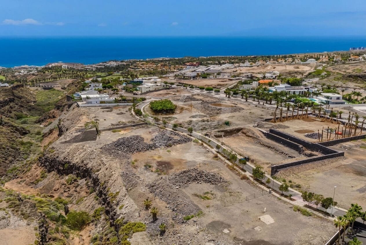 Terreno Não Urbanizado para venda em Costa Adeje - 2 300 000 € (Ref: 10048798)