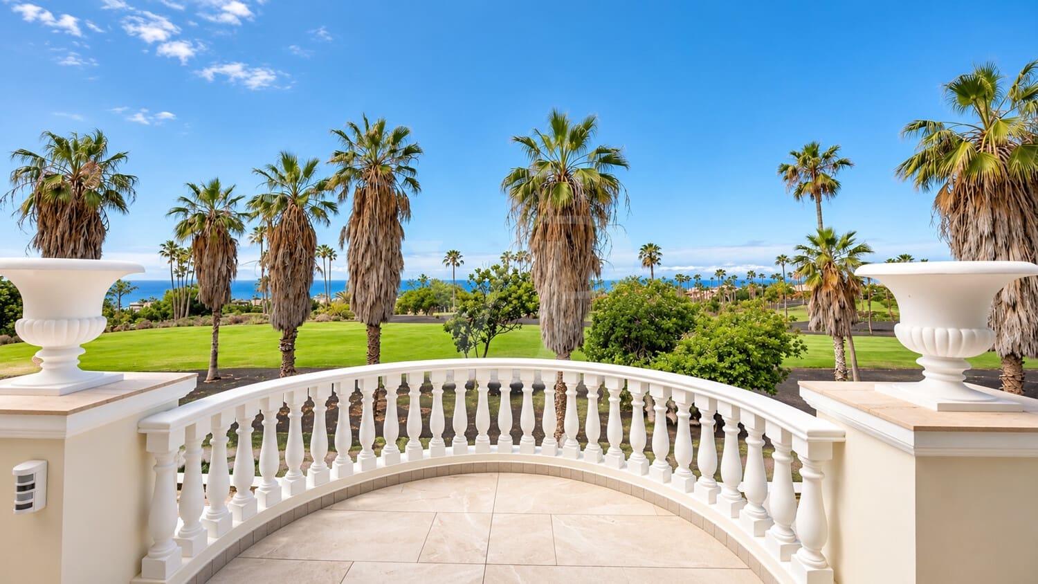 4 chambre Villa/Maison à vendre à Costa Adeje avec piscine - 3 500 000 € (Ref: 10063928)