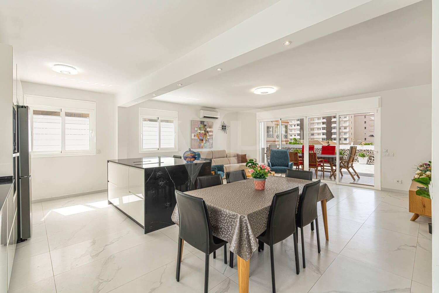 3 sovrum Hus till salu i Los Cristianos med pool - 1 295 000 € (Ref: 10088877)