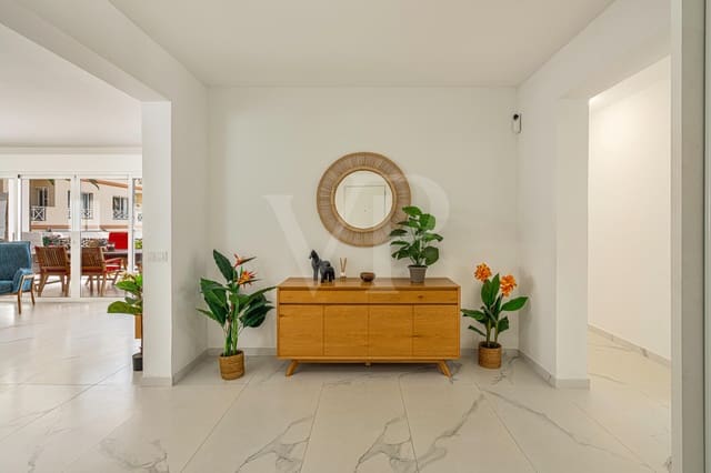3 sovrum Hus till salu i Los Cristianos, Arona med pool - 1 295 000 € (Ref: 10088877)
