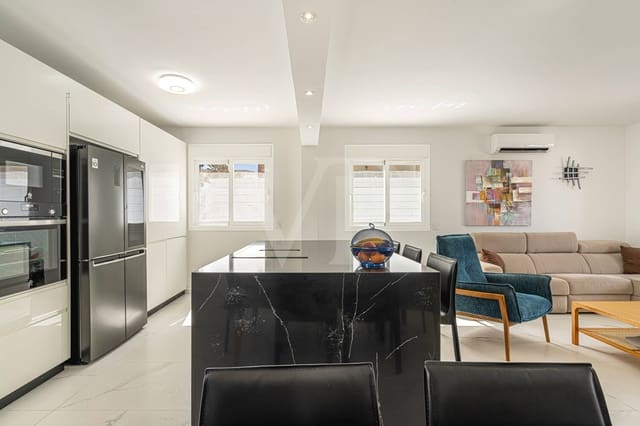 3 sovrum Hus till salu i Los Cristianos, Arona med pool - 1 295 000 € (Ref: 10088877)
