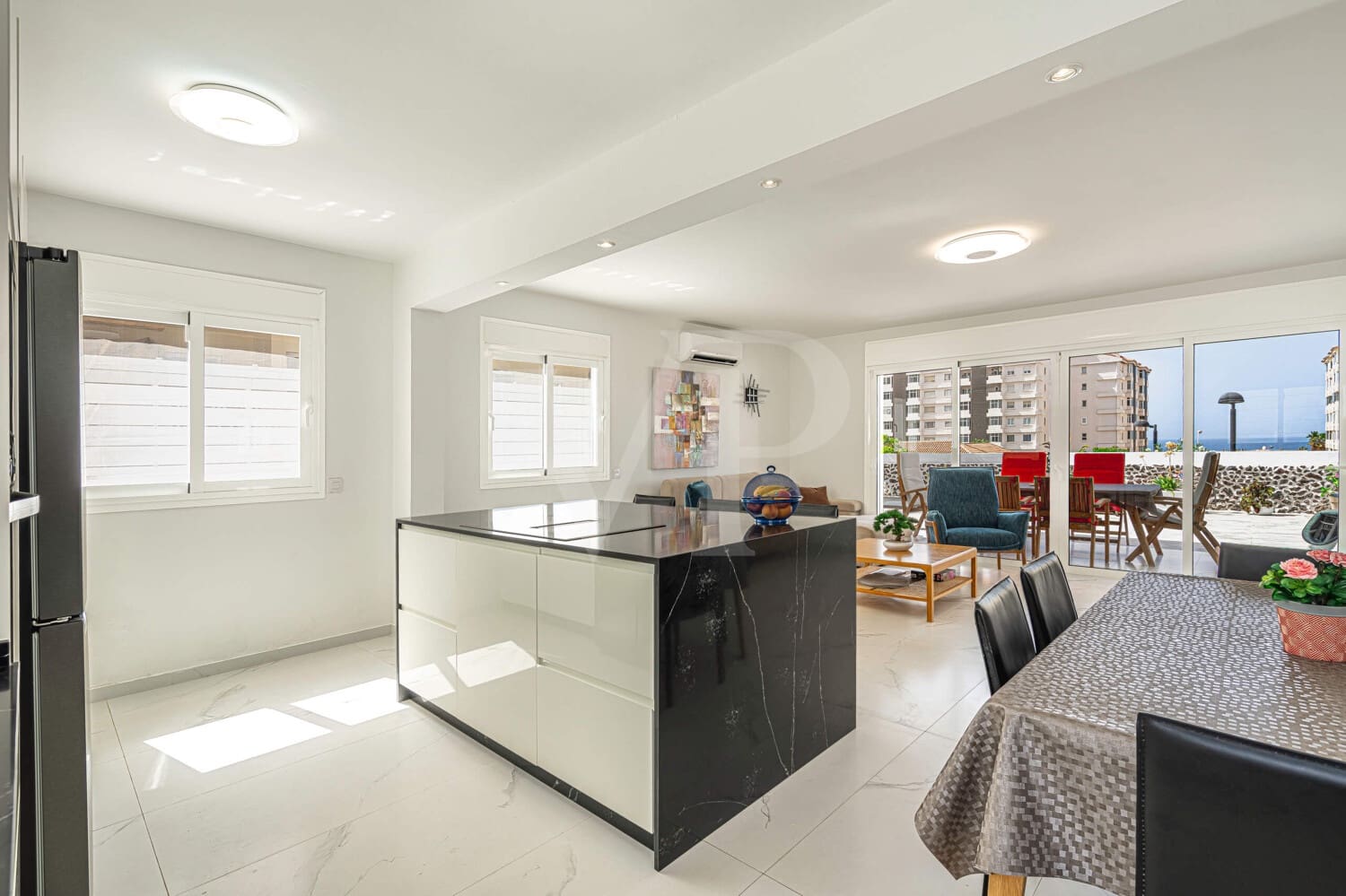 3 sovrum Hus till salu i Los Cristianos med pool - 1 295 000 € (Ref: 10088877)