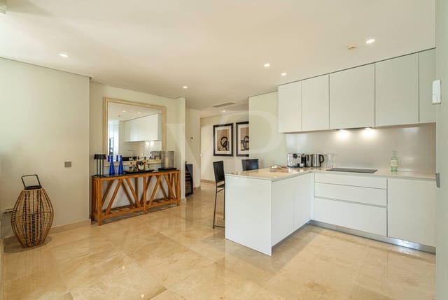 3 chambre Penthouse à vendre à Guía de Isora avec piscine - 1 599 000 € (Ref: 10099681)