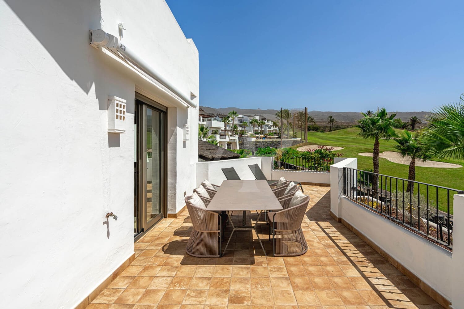 3 chambre Penthouse à vendre à Guia de Isora avec piscine - 1 599 000 € (Ref: 10099681)