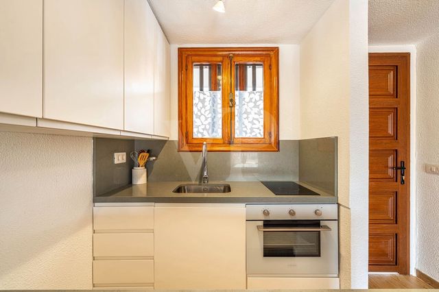 1 quarto Apartamento para venda em Playa de las Americas, Arona com piscina - 399 000 € (Ref: 10118809)