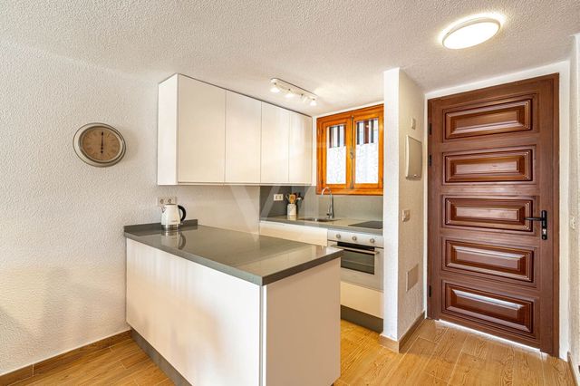 1 quarto Apartamento para venda em Playa de las Americas, Arona com piscina - 399 000 € (Ref: 10118809)