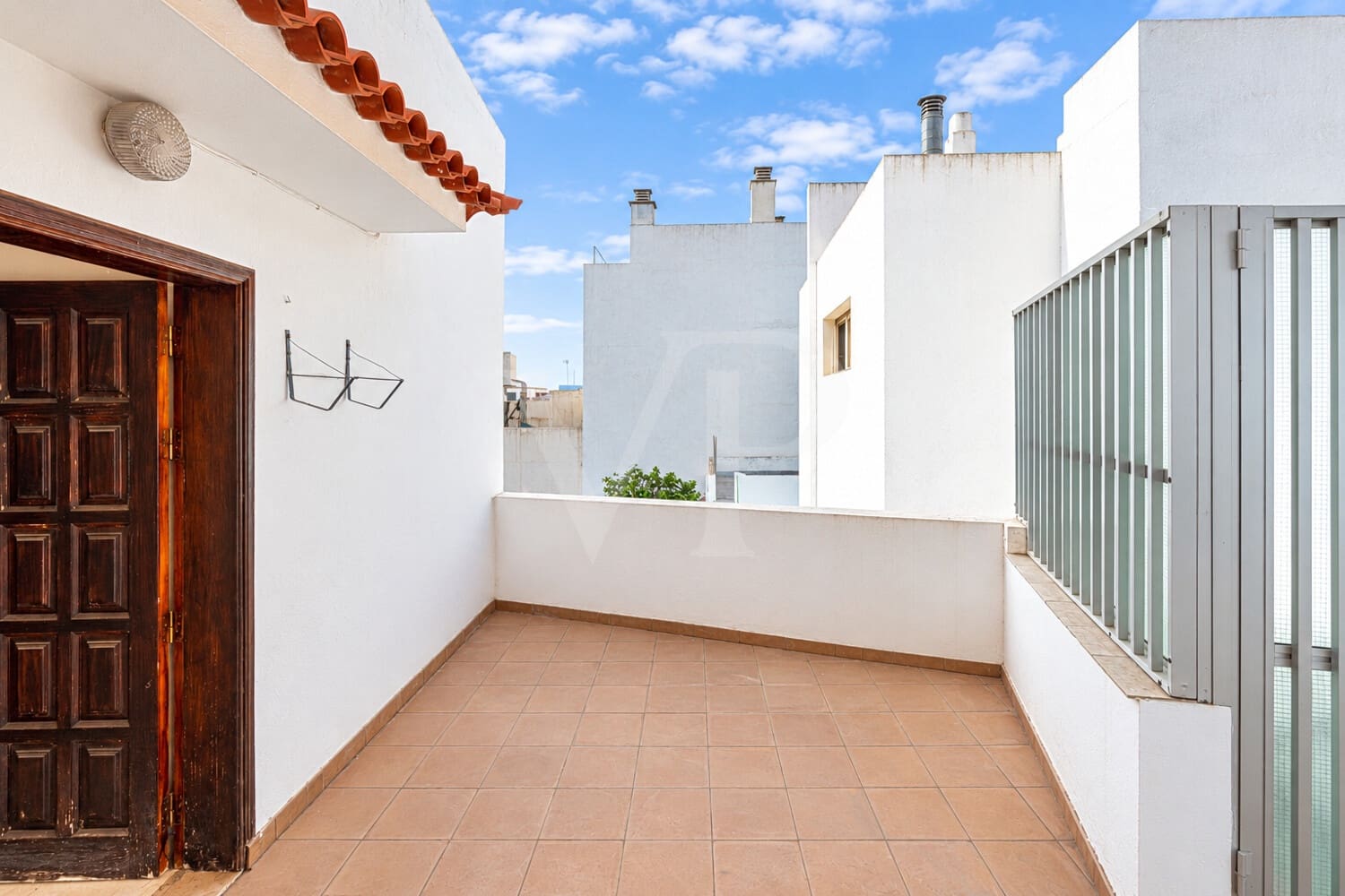 6 bedroom Townhouse for sale in Guia de Isora with garage - € 450,000 (Ref: 10118810)